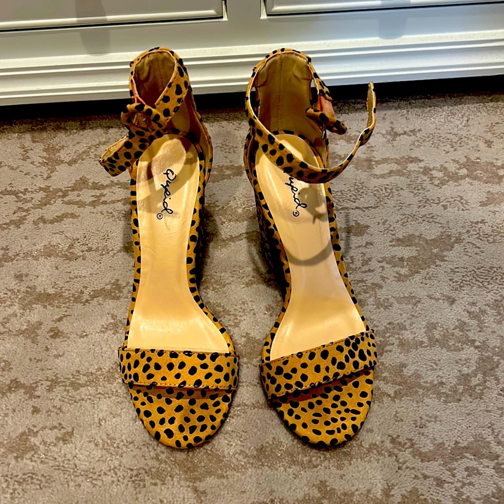Leopard animal print cheetah heels